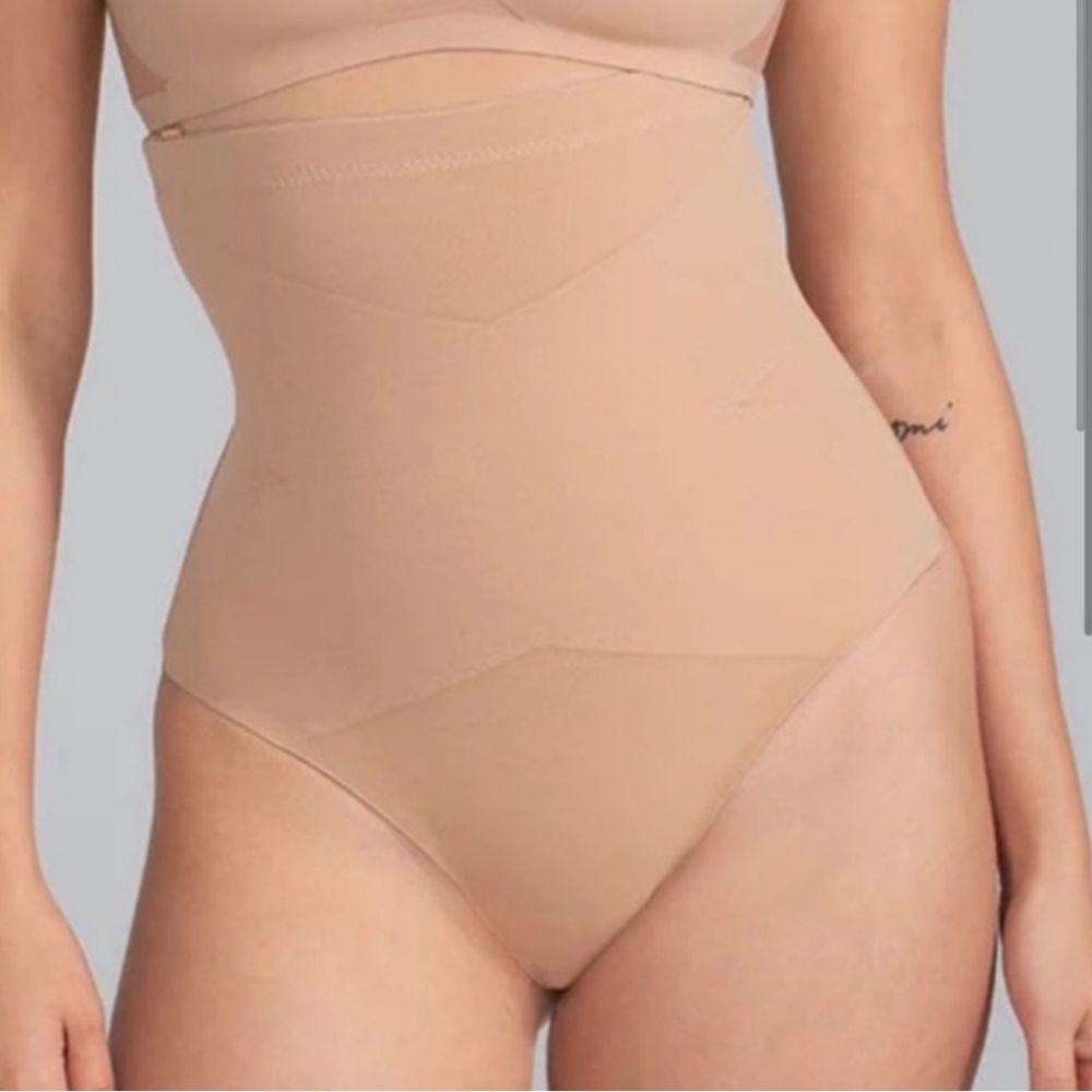 NEW honeylove the superpower Thong shapewear in sand